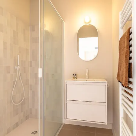 Mila - A 450 M De La *