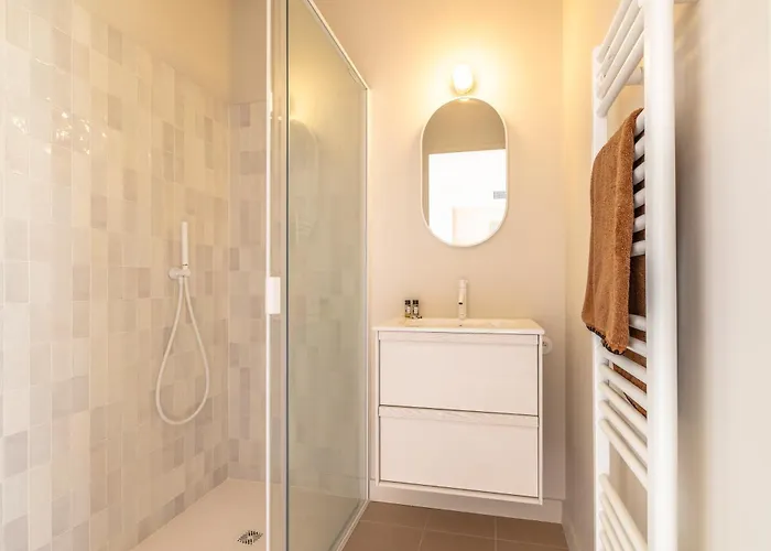 Mila - A 450 M De La *